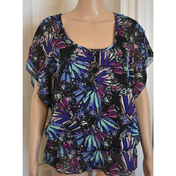 NWT| ELLE {FLORAL BUTTERFLY BATWING TOP} - Picture 3 of 9